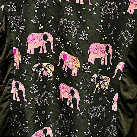 Pink Elephant scrub top WITH pockets MEDIUM - Picture 3 of 5